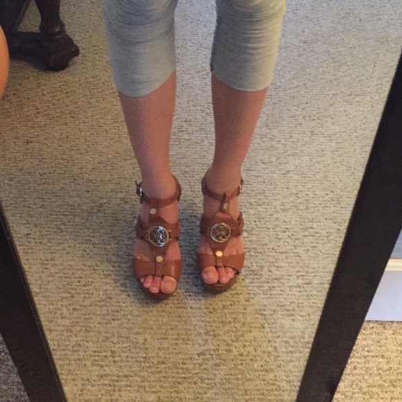Guess Tan High Heels - Picture 2 of 3